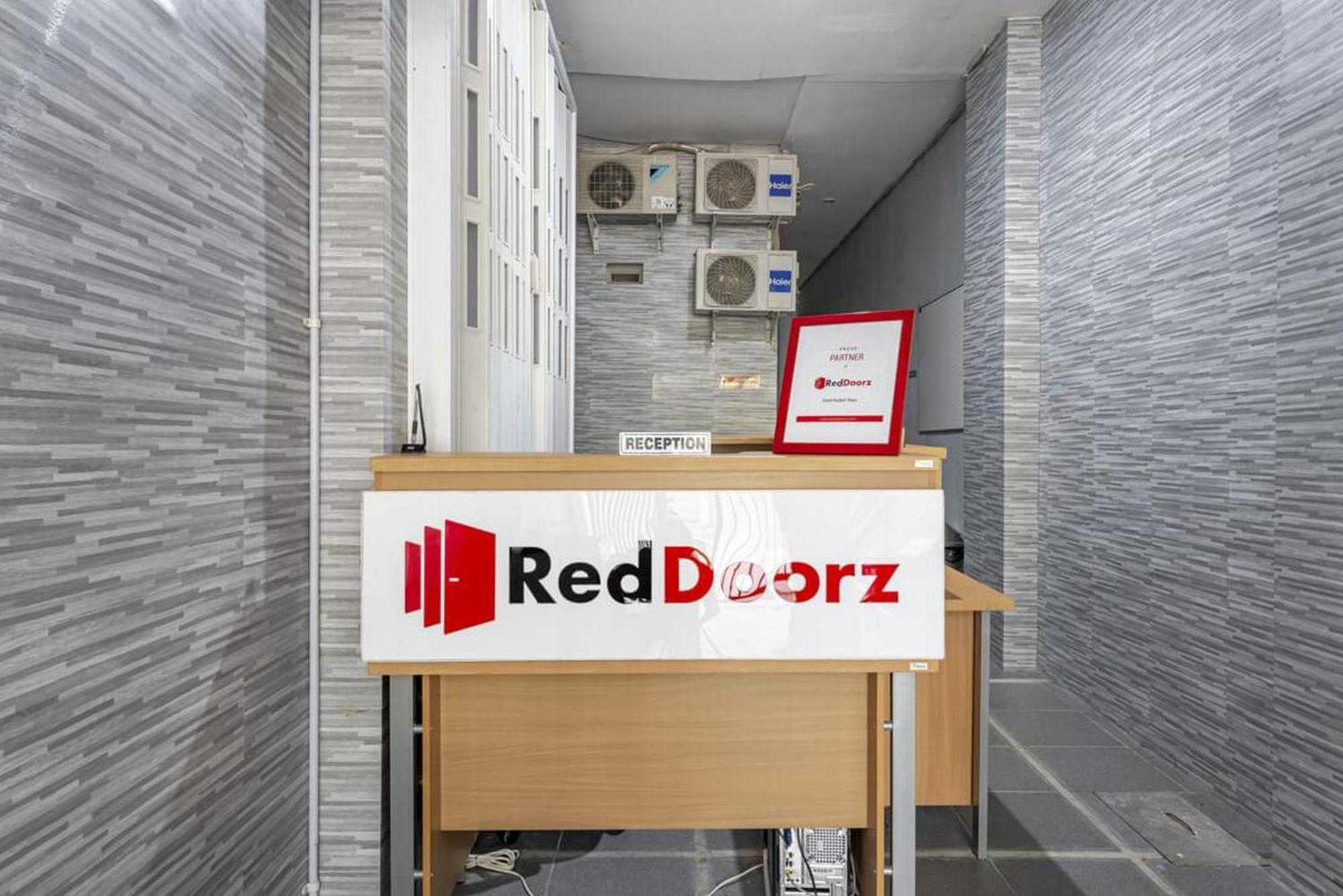 Reddoorz @ Jemursari Surabaya 2 Εξωτερικό φωτογραφία